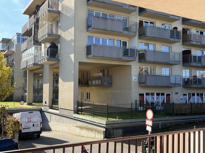 Teligi 26 w Krakowie. Blok z ukrytym balkonem