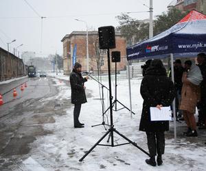 Kierowcy lekceważą ten przepis, wielu nie ma o nim pojęcia. To nagranie pokazuje, czym to grozi