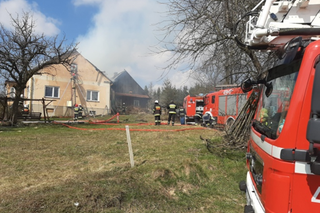 Tragedia w Jasienicy Rosielnej, pożar zabrał im dorobek życia.  Otrzymają 50 tys. złotych z budżetu województwa