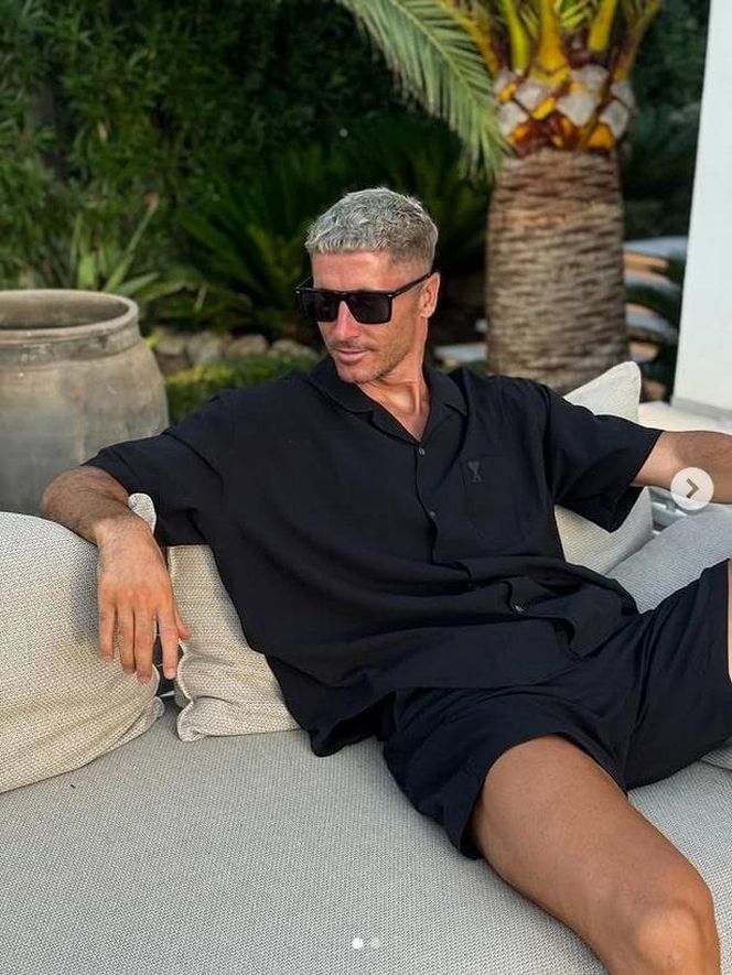 Blondynek z Barcelony. Lewandowski kopiuje Pazurę?