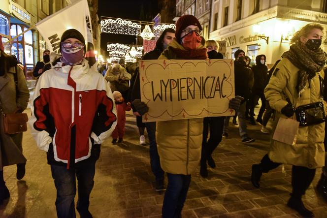 Strajk kobiet w Toruniu - 27-28.01.2021 - zdjęcia z protestów