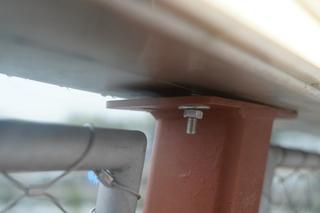 Niedoróbki na kładce pieszo-rowerowej w Warszawie