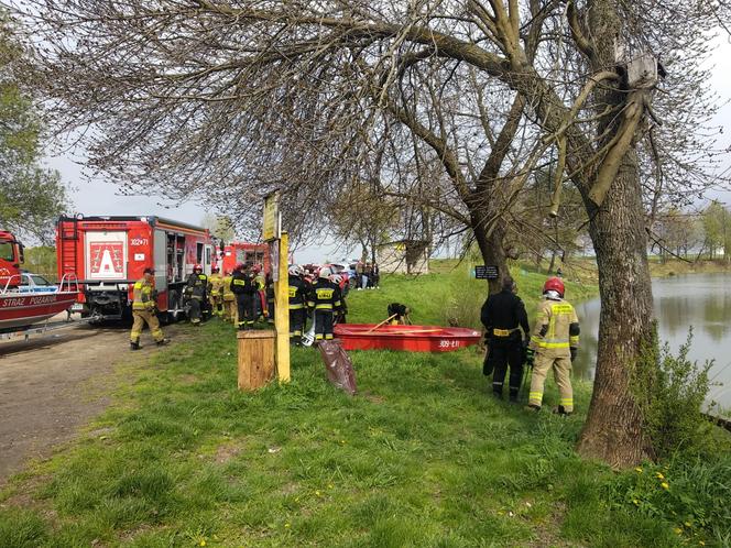 Samochód wjechał do zbiornika wodnego, kierowca nie żyje