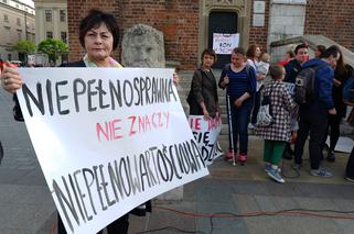 Manifestacja poparcia dla protestujących w Sejmie