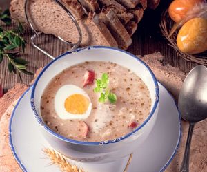 Jak uratować zbyt kwaśny żurek? Pomogą te babcine triki