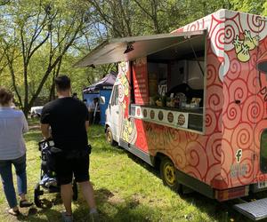 Festiwal Samków Food Trucków w Olsztynie 2024. Nad Ukielem można zjeść dania z całego świata [ZDJĘCIA]