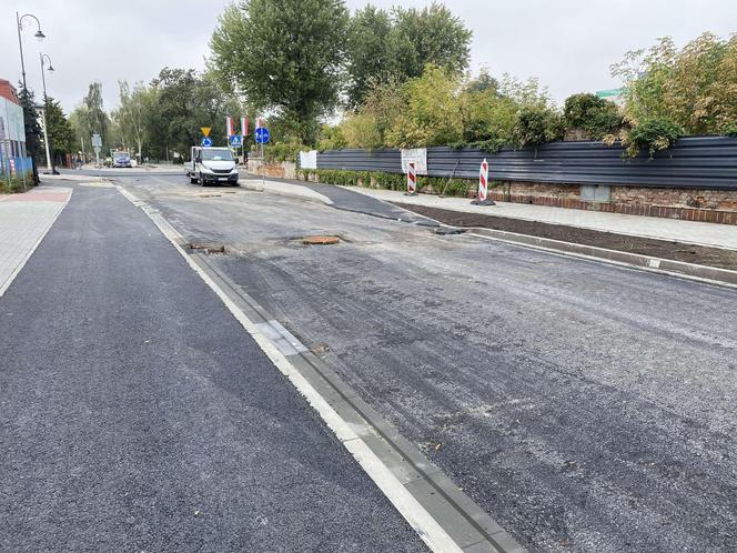 Kończą się prace przy budowie ronda na skrzyżowaniu ulic Wojskowej i Cmentarnej w Siedlcach 