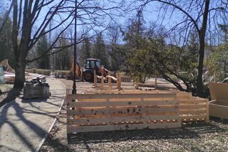 Dzieci będą miały nowe miejsce do zabawy. W Białymstoku powstaje piękny plac zabaw