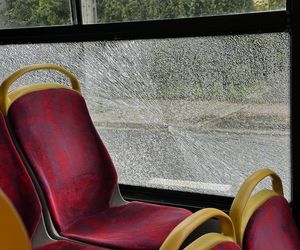 Ostrzelali autobus na Ursusie. Mogli trafić w pasażerkę