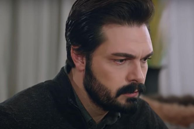 W rezydencji Cenger zorientuje się, że Yaman jest nieswój 