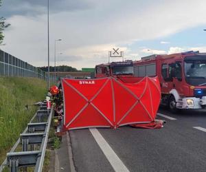 Wypadek śmiertelny na autostradzie A4 pod Tarnowem. Osobówka zderzyła się z autobusem