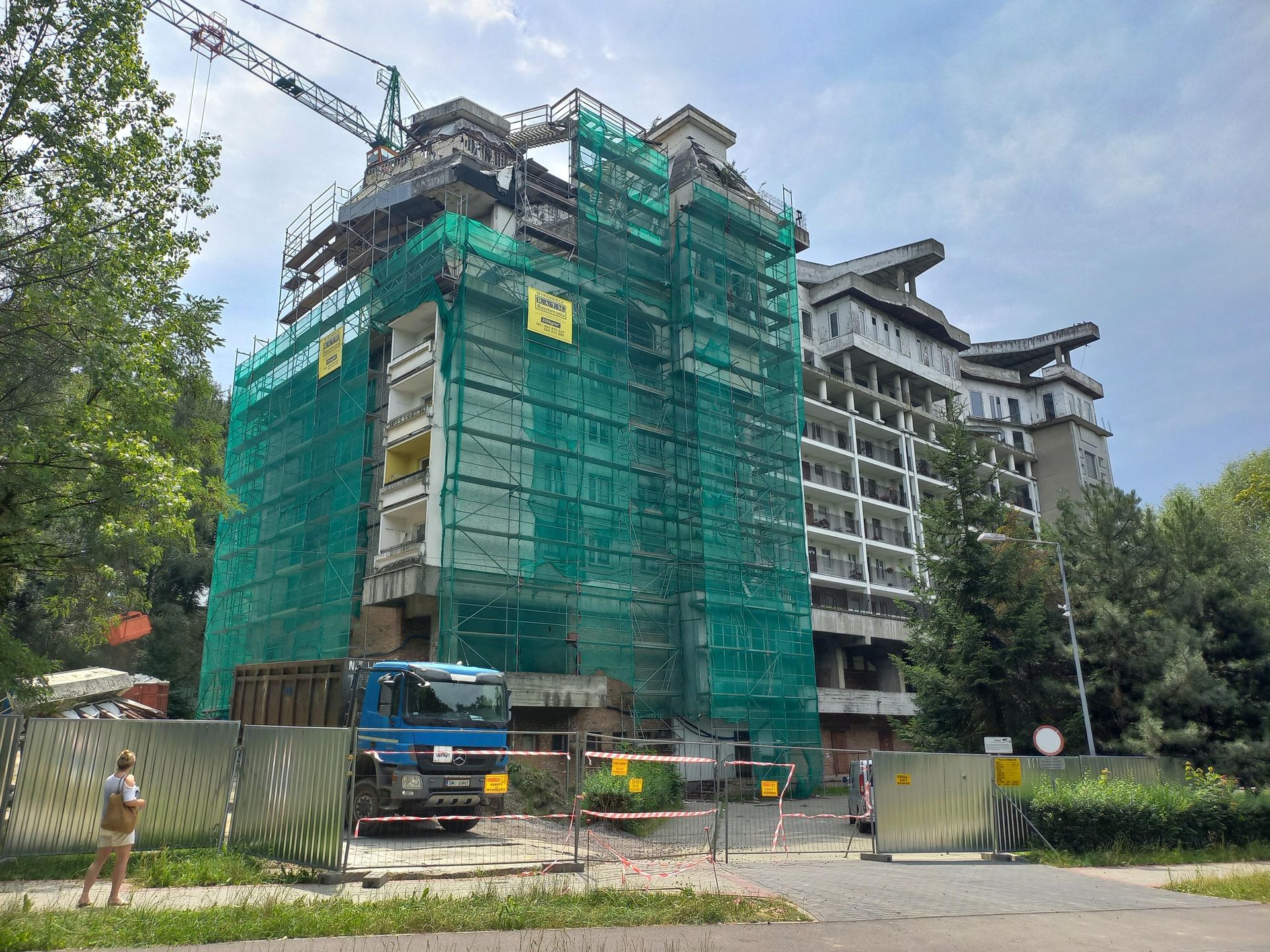 Rozbiórka słynnej willi na dachu bloku