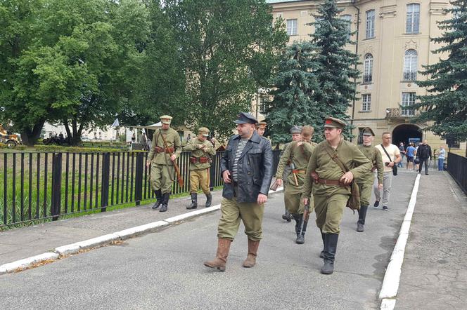 Widowiskowe rekonstrukcje, pokazy i przemarsze. Weekend w Rydzynie [FOTO/AUDIO/VIDEO]