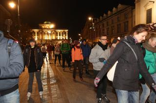 Nightskating. Warszawiacy przejechali stolicę na rolkach [Zdjęcia]