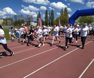 Zobacz uczestników maratonu charytatywnego zorganizowanego przez siedlecką Siedemnastkę