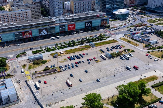 Parking w południowej części placu Defilad widziany z Pałacu Kultury i Nauki