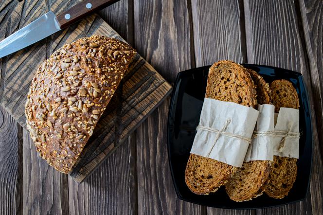 Jak najlepiej przechowywać chleb i przedłużyć jego świeżość?