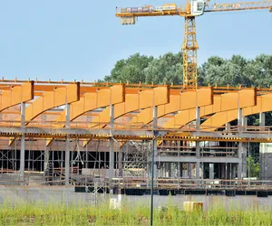 Prefabrykaty w budownictwie sportowym. Sprawny montaż elementów prefabrykowanych