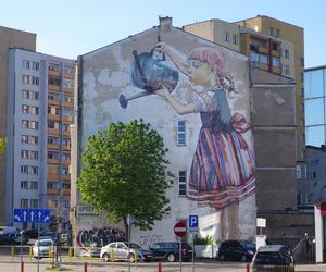 Mural Dziewczynka z konewką