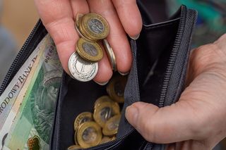 Renta wdowia 2025: emeryci walczą o podwyżkę limitu z 5637 zł do 12 569 zł