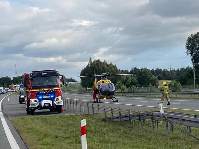 Są ranni po wypadku z udziałem autokaru. Droga zablokowana, poważne utrudnienia