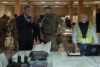 	Pierwsza miłość odc. 3665. minister Wodniczak (Paweł Okraska)