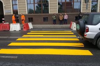 Przejście na dziko na ulicy Focha. Kiedyś dojdzie tu do tragedii