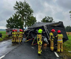 Karambol na DK 24 pod Międzyrzeczem. Zderzenie dwóch osobówek i dwóch ciężarówek