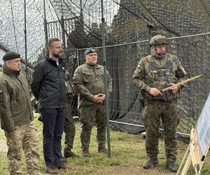 „Żelazna brama-25” w Orzyszu. Szef MON, Władysław Kosiniak-Kamysz obserwuje ćwiczenia wojskowe