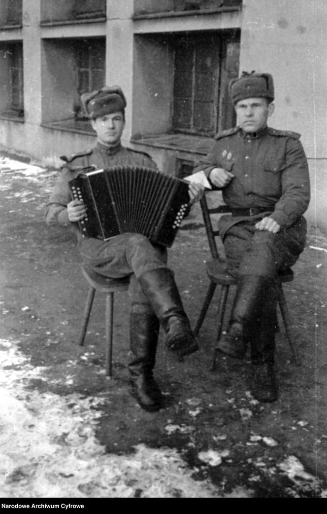QUIZ PRL. Od Lenino do „fali”: Sprawdź, czy przetrwałbyś w wojsku PRL. Tylko dla orłów!