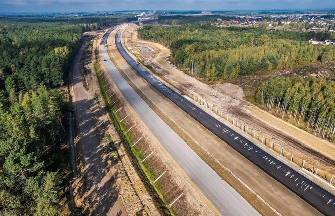 W budowie odcinka autostrady a2 w rejonie Siedlec widać wyraźne postępy!