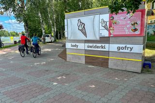 Papieros w jednej ręce, kradziona biżuteria - w drugiej. Beztroski złodziej w rękach policji