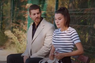 Kuzey kupuje Bahar drogie sukienki, a potem ją ratuje, nie wiedząc, że to zwykła manipulacja.