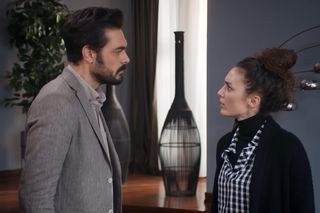 Dziedzictwo, odcinek 705. Nana, Yaman