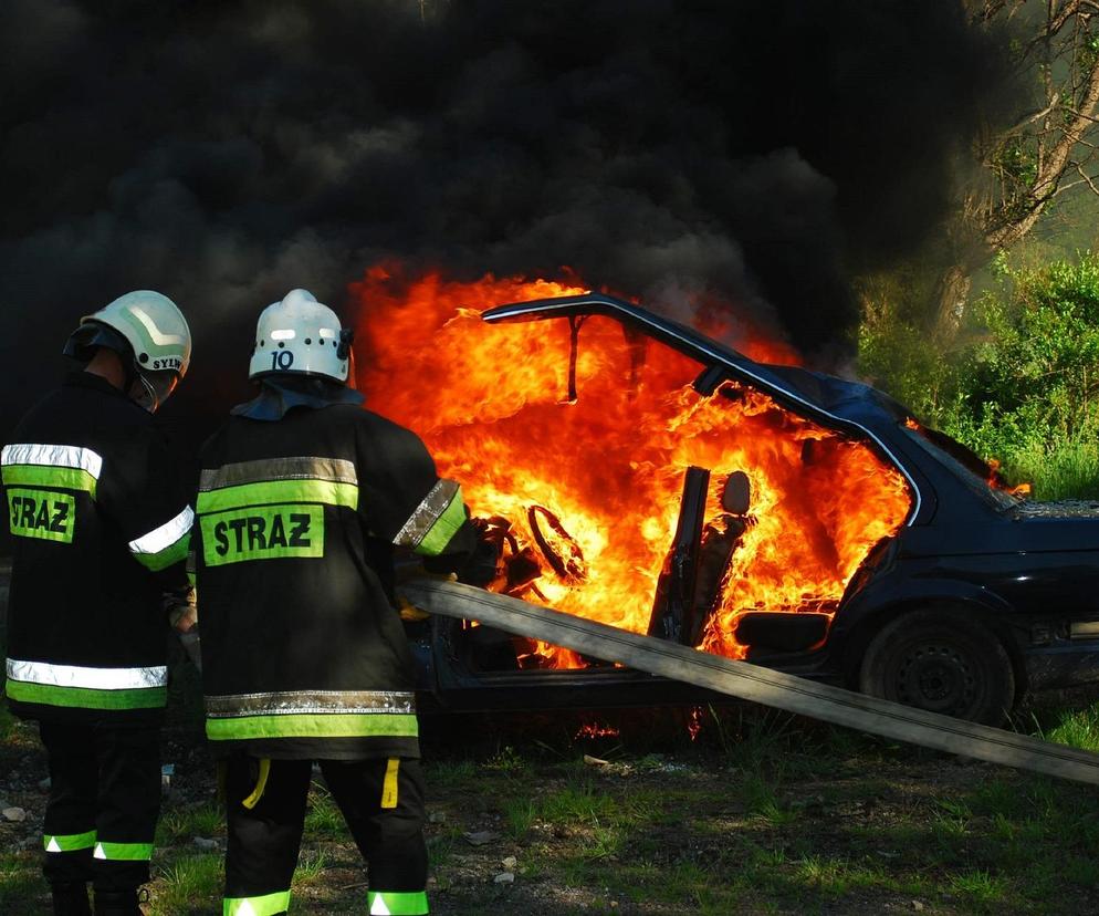 Pożar BMW w Gorzowie Wlkp. Dwie dziewczynki ranne