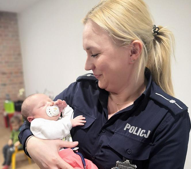 Policjanci odebrali poród. Tak na świecie pojawił się Jacuś
