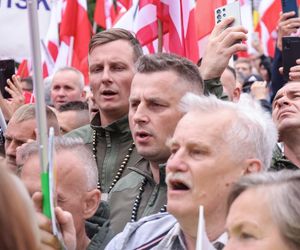 Zwolennicy Karola Nawrockiego pod Sejmem 6.08.2025