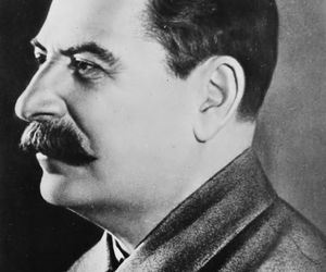 Gigantomania pomników i budowli w PRL-u