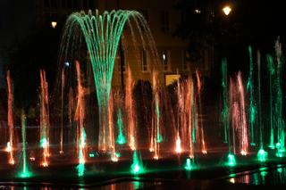 Bydgoska fontanna wciąż zachwyca swoim tańcem. Wyjątkowy pokaz przy Filharmonii Pomorskiej