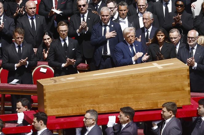 Księżna Kate nieobecna na pogrzebie papieża! Książę William był sam