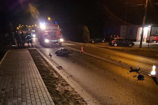 ZDERZENIE motoroweru z osobówką! Jedna osoba trafiła do szpitala