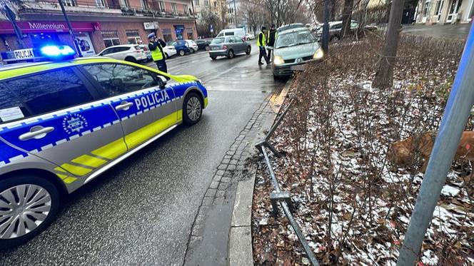 Tragedia na Saskiej Kępie. Roztrzaskał sięo barierki