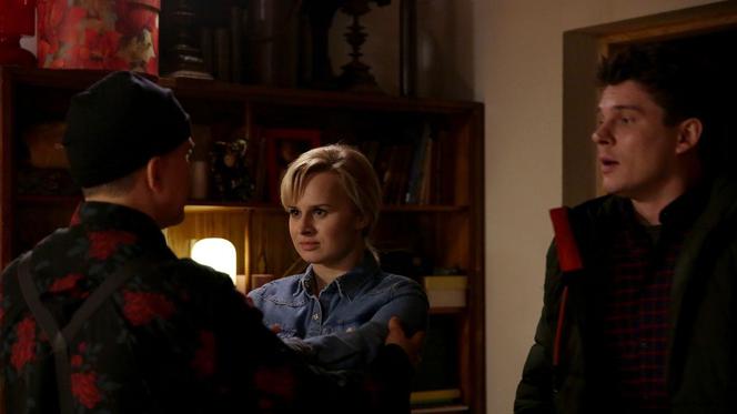 M jak miłość, odc. 1518. Sonia (Barbara Wypych), Janek (Tomas Kollarik), Leon (Dariusz Toczek)