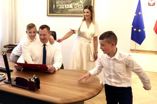 Minister rolnictwa Stefan Krajewski pokazał nam, gdzie pracuje. Dzieci przejęły jego gabinet!