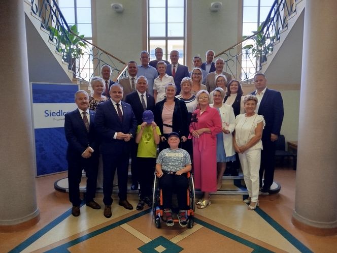 Rodzina Tymka Kalaty wymieniła się prezentami z prezydentem i radnymi