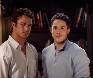 Taylor Kinney i Michael Trevino