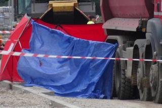 Tragedia, starauszka wpadła pod cofającą ciężarówkę! Na ratunek nie było już szans