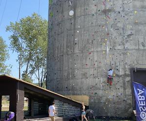 Marcin Banot, czyli człowiek pająk ze Świętochłowic na zawodach na 252 m Dream Tower w Szczecinie