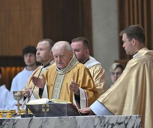 Warszawa żegna papieża Franciszka. Poruszające wpisy w Archikatedrze 