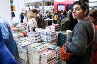 Pisarze na Targach Książki w Katowicach. Nie uwierzysz, kto rozdaje autografy